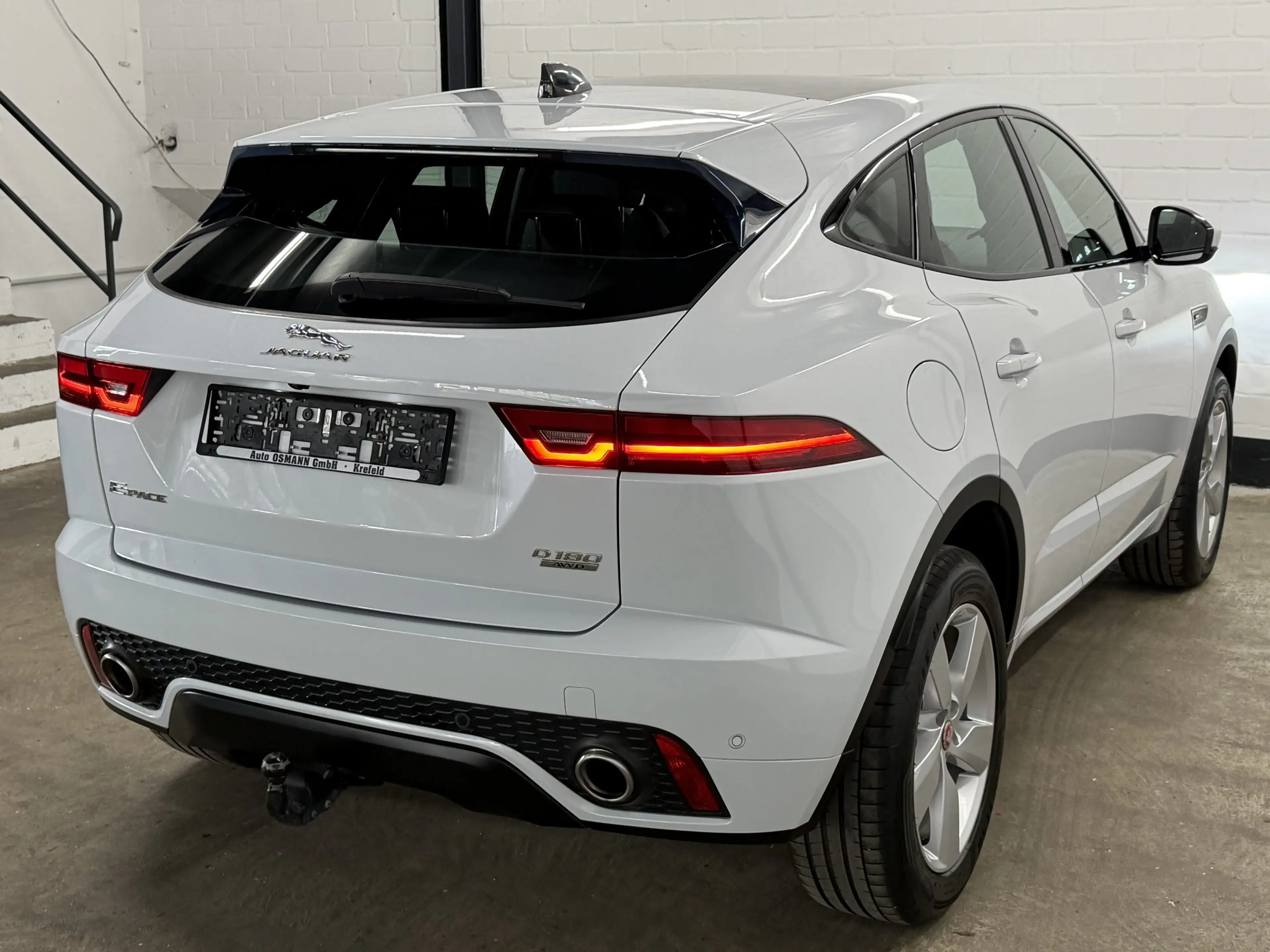 Jaguar E-Pace Chequered Flag AWD   TOTW.   RFK   AHK — photo 7