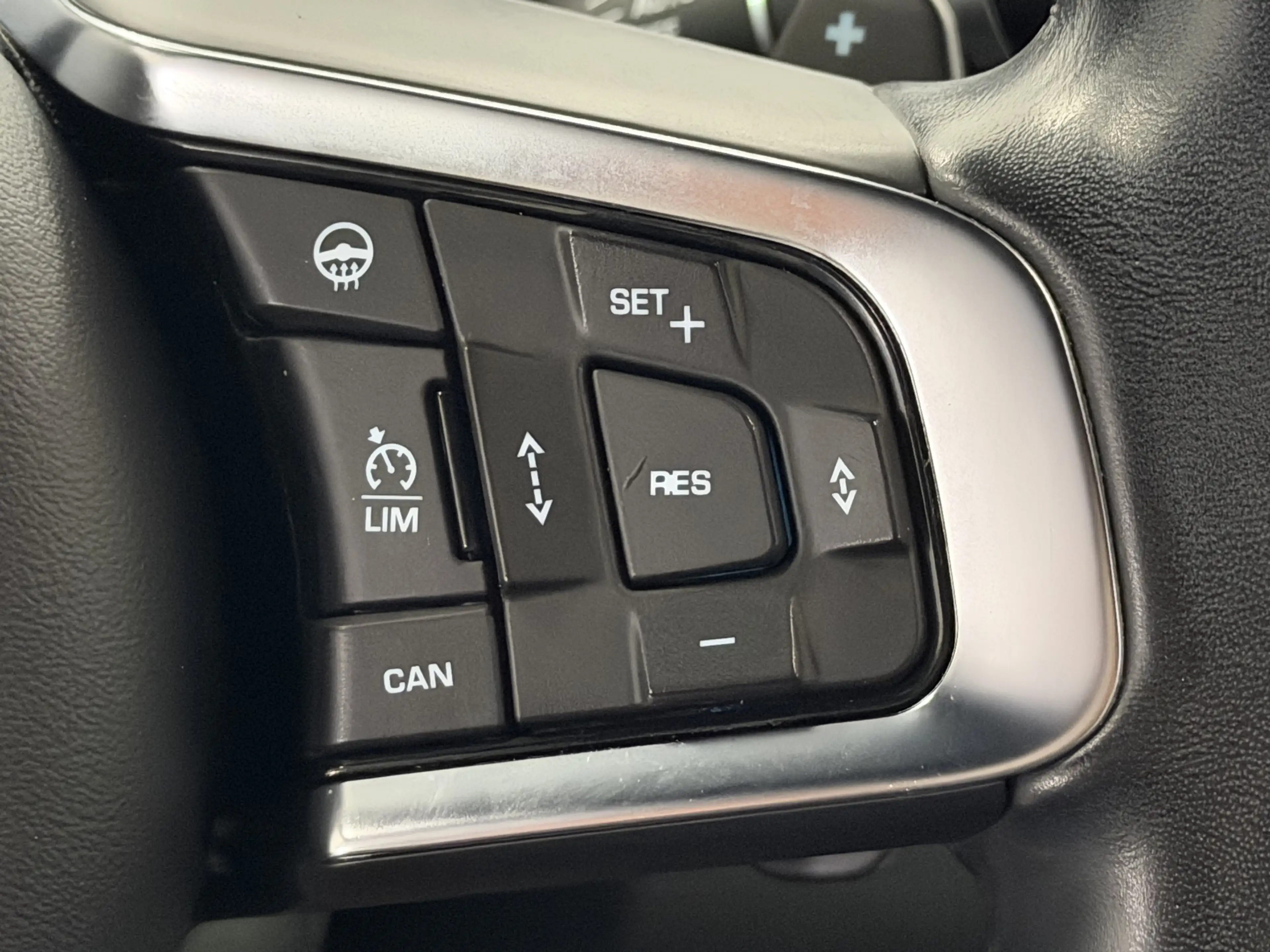 Jaguar E-Pace Chequered Flag AWD   TOTW.   RFK   AHK — photo 15