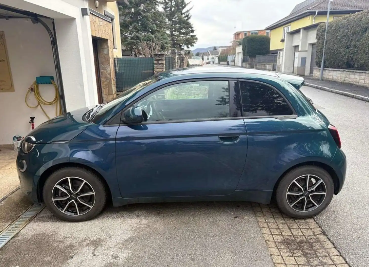 Fiat 500e Blau - 2