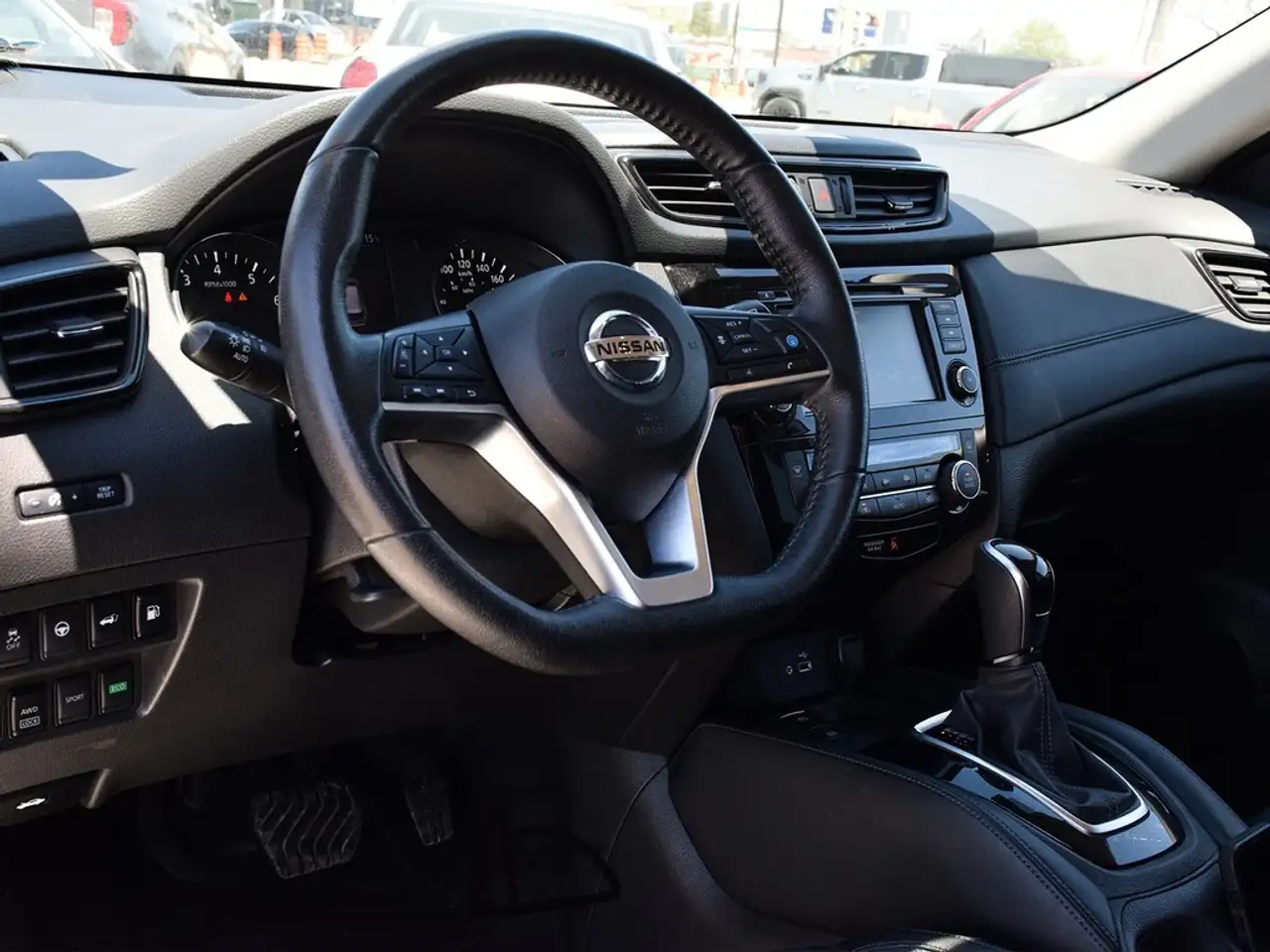 Nissan Rogue снимка Nissan Rogue