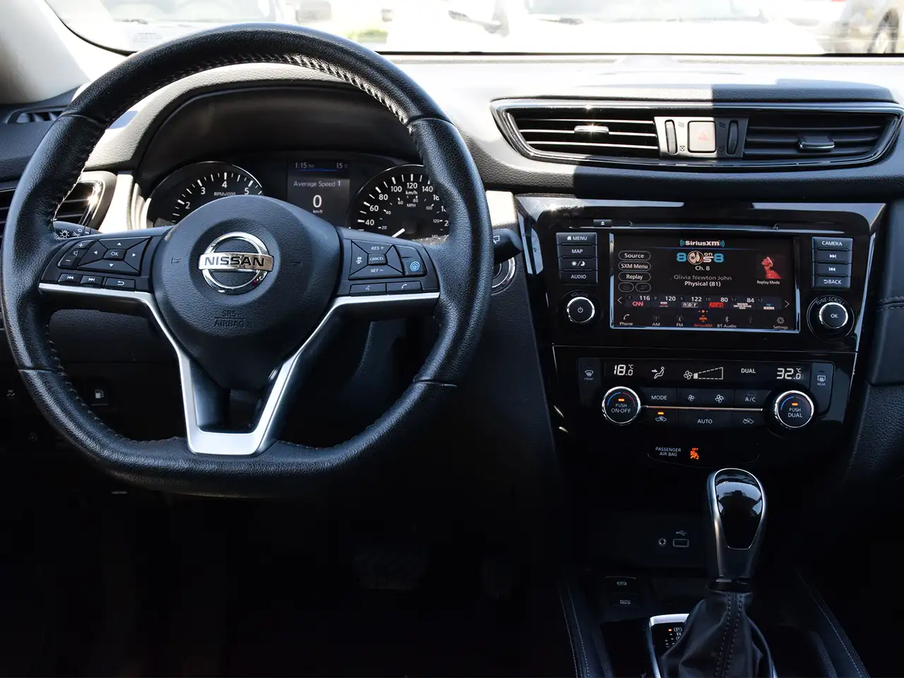 Nissan Rogue снимка Nissan Rogue