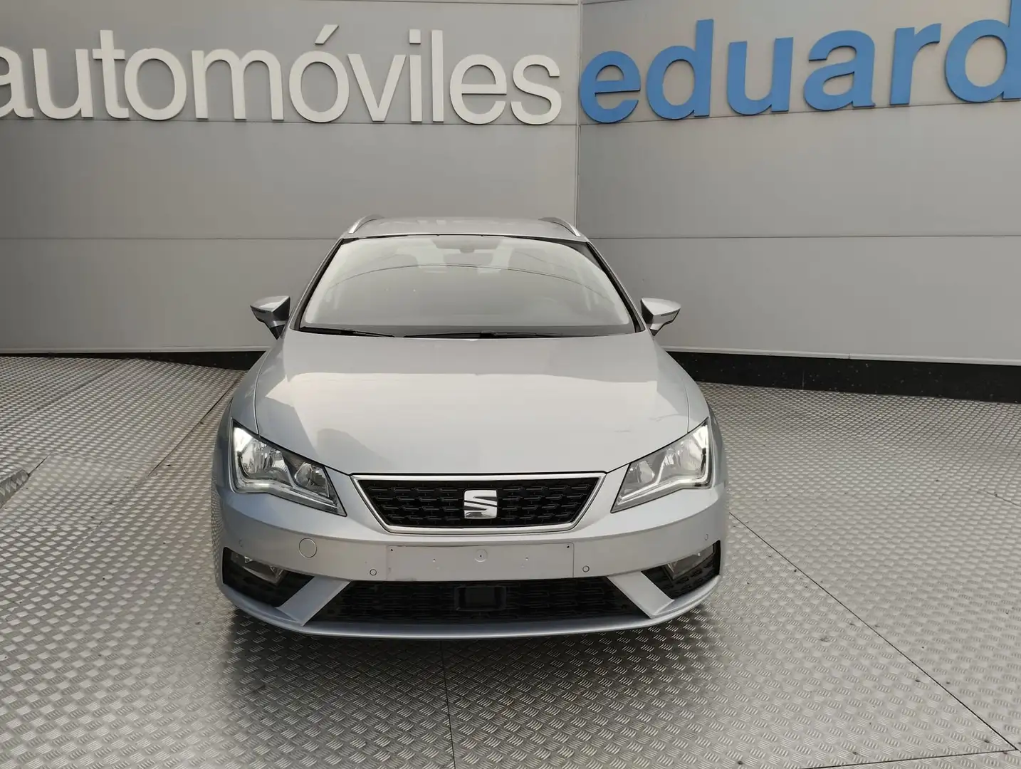 SEAT Leon 1.5 TGI 130cv DSG-7 S&S FR Plateado - 2
