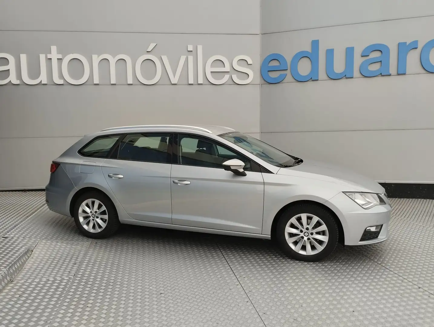 SEAT Leon 1.5 TGI 130cv DSG-7 S&S FR Plateado - 1