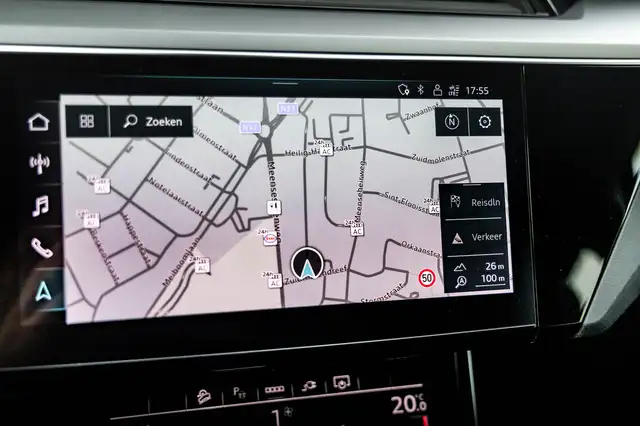 Audi E-Tron view 12