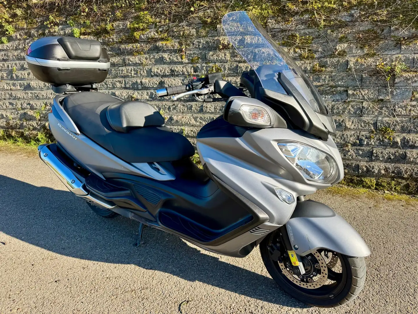 Suzuki Burgman 650 Grey - 1