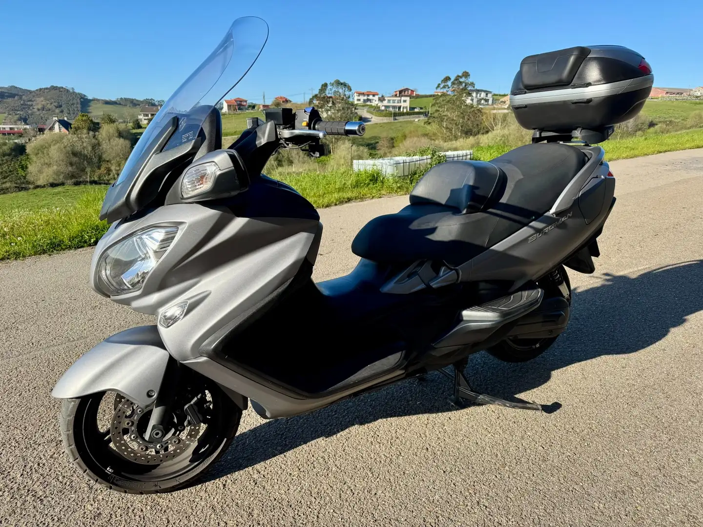 Suzuki Burgman 650 Grey - 2
