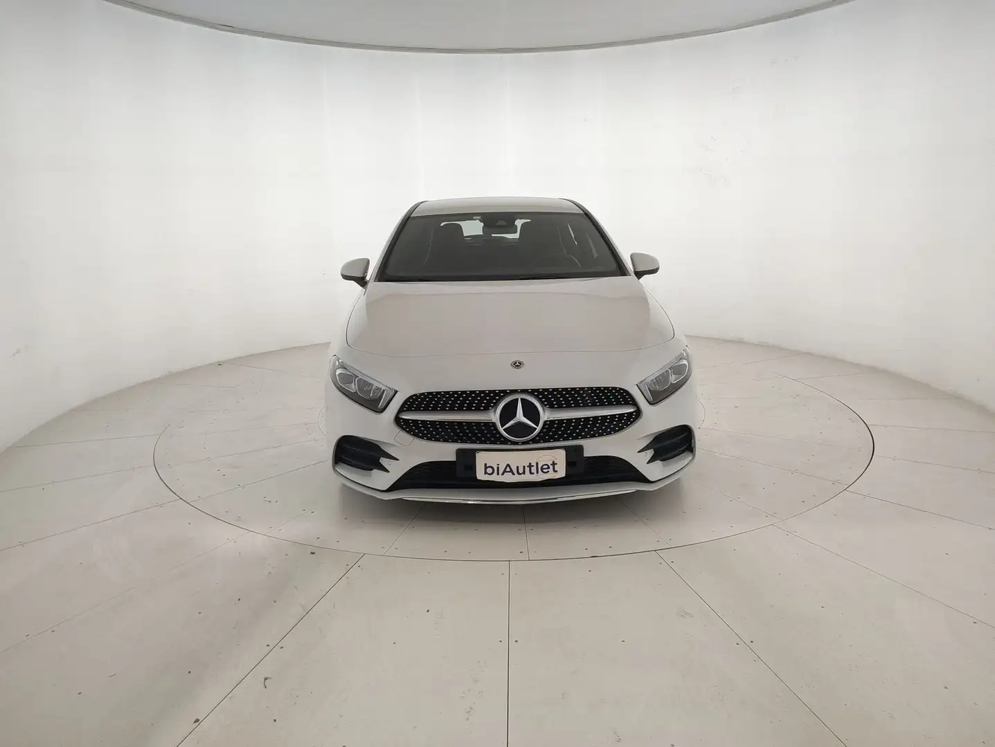Mercedes-Benz A 180 A 180 d Premium auto Bianco - 2
