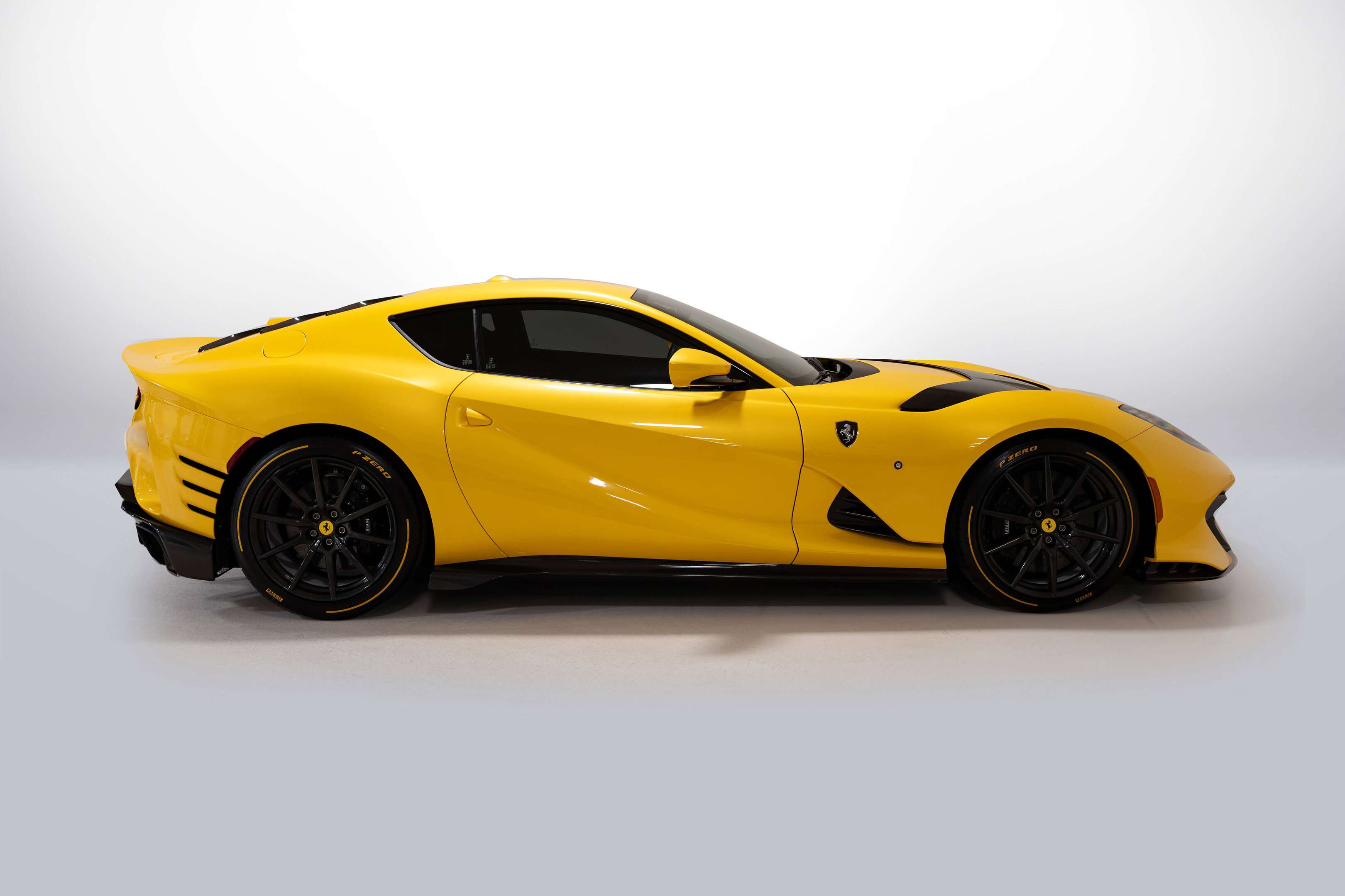 2023 Ferrari 812 — снимка 1