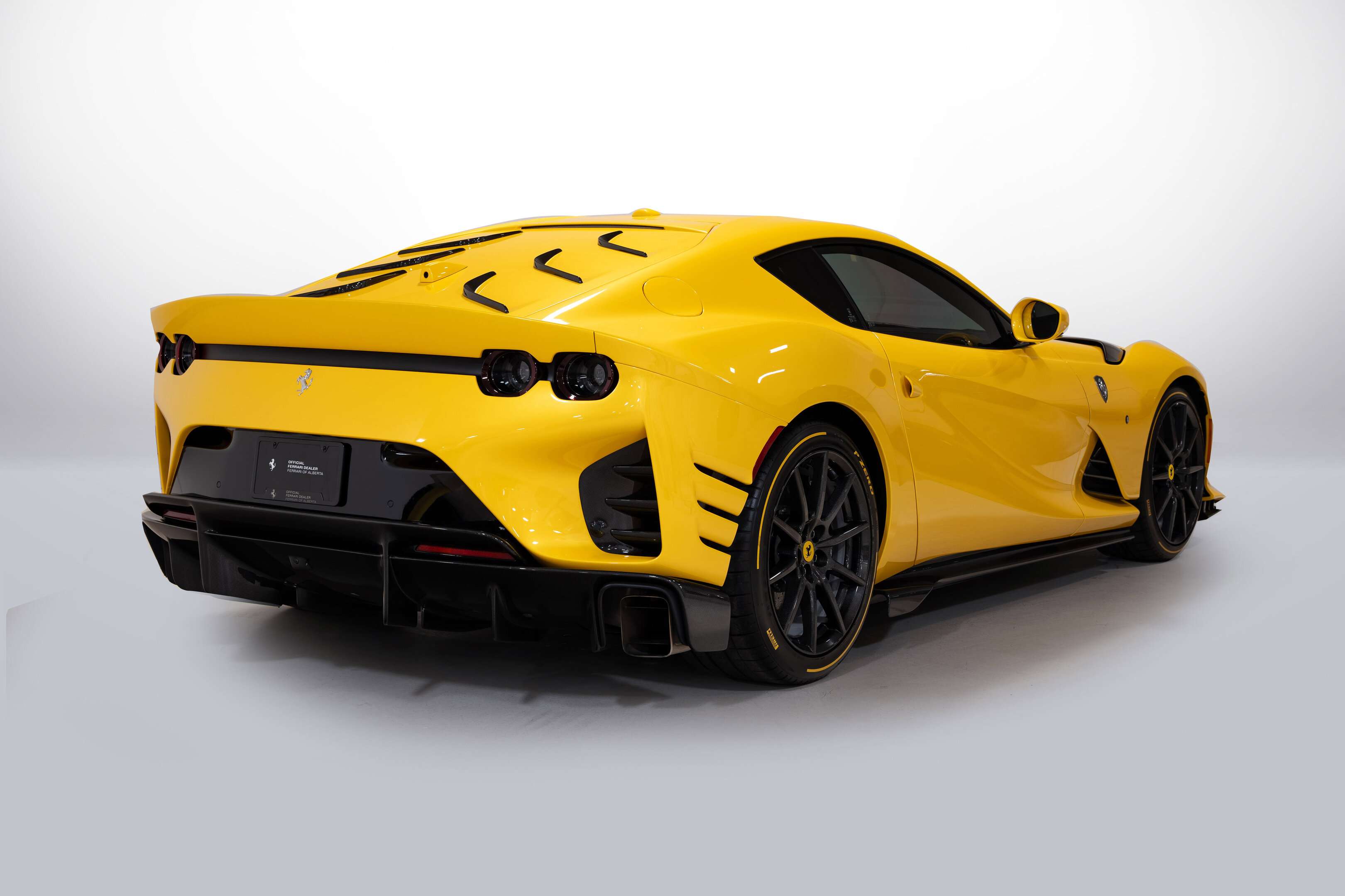 2023 Ferrari 812 — снимка 1