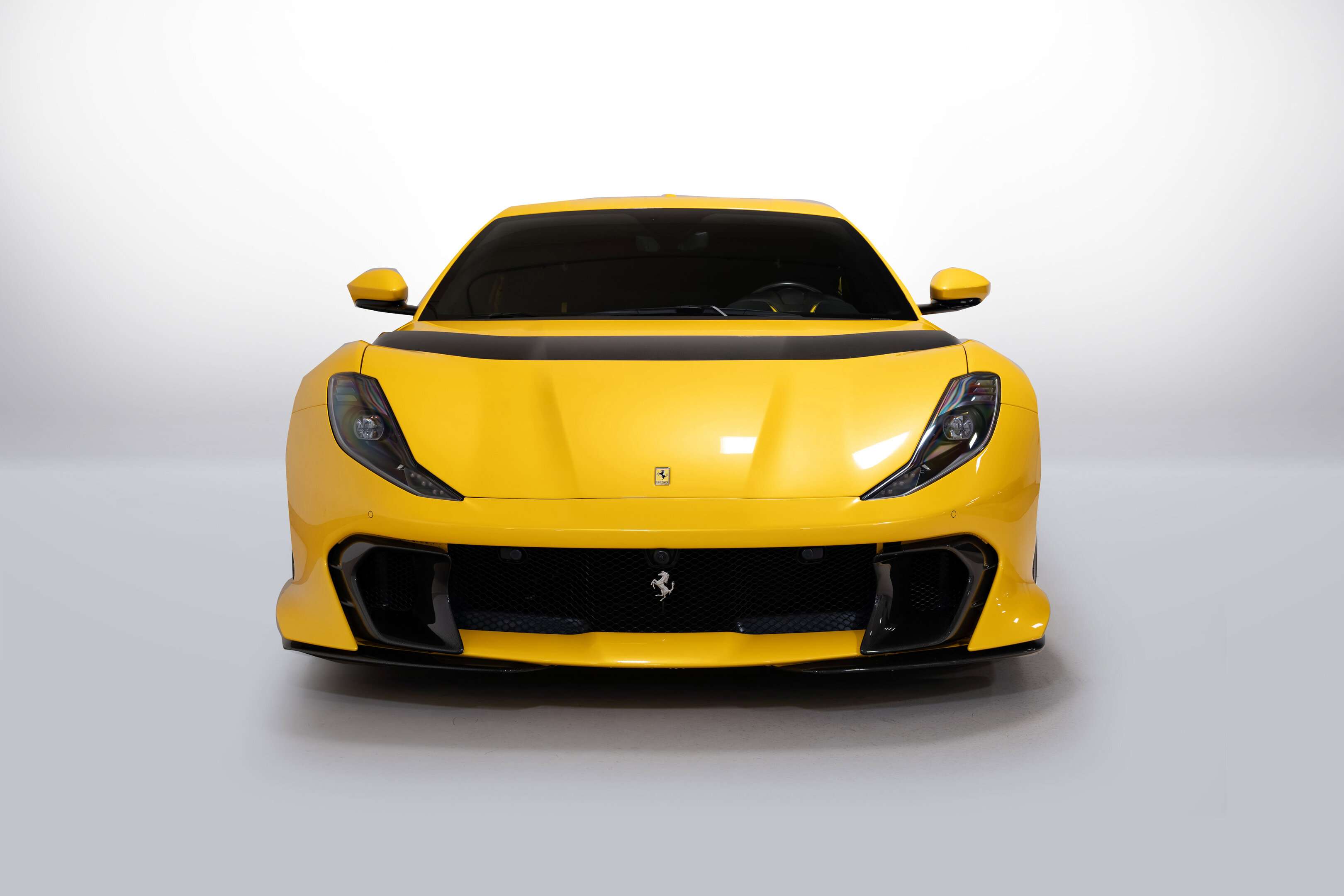 2023 Ferrari 812 — снимка 1