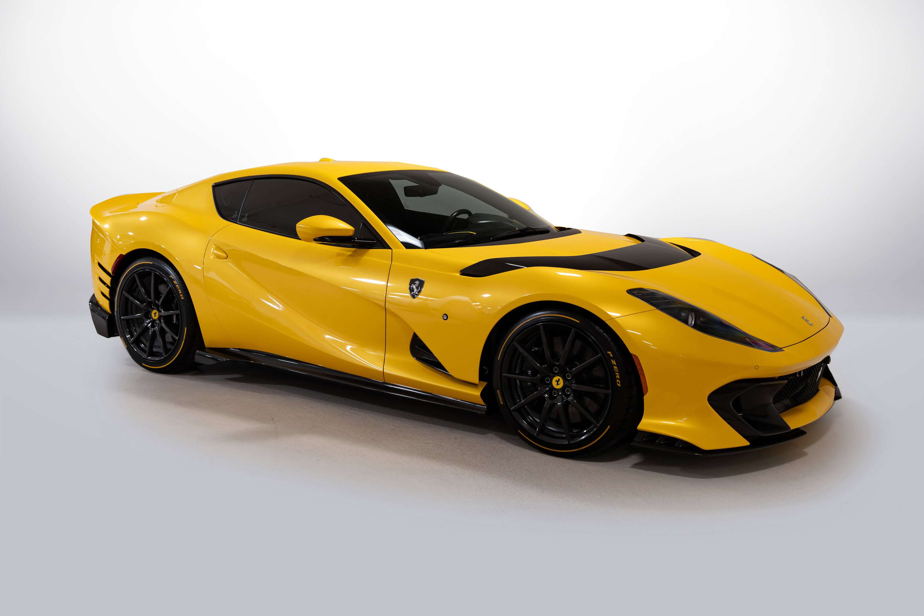 2023 Ferrari 812 — снимка 1