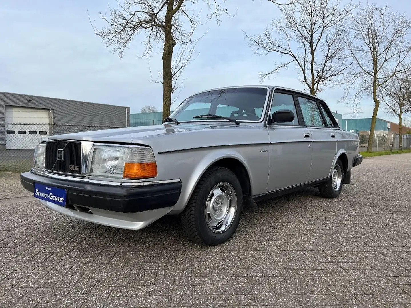 Volvo 240 2.3 GLE sedan 1983 met slechts 110.241 km! Argintiu - 1