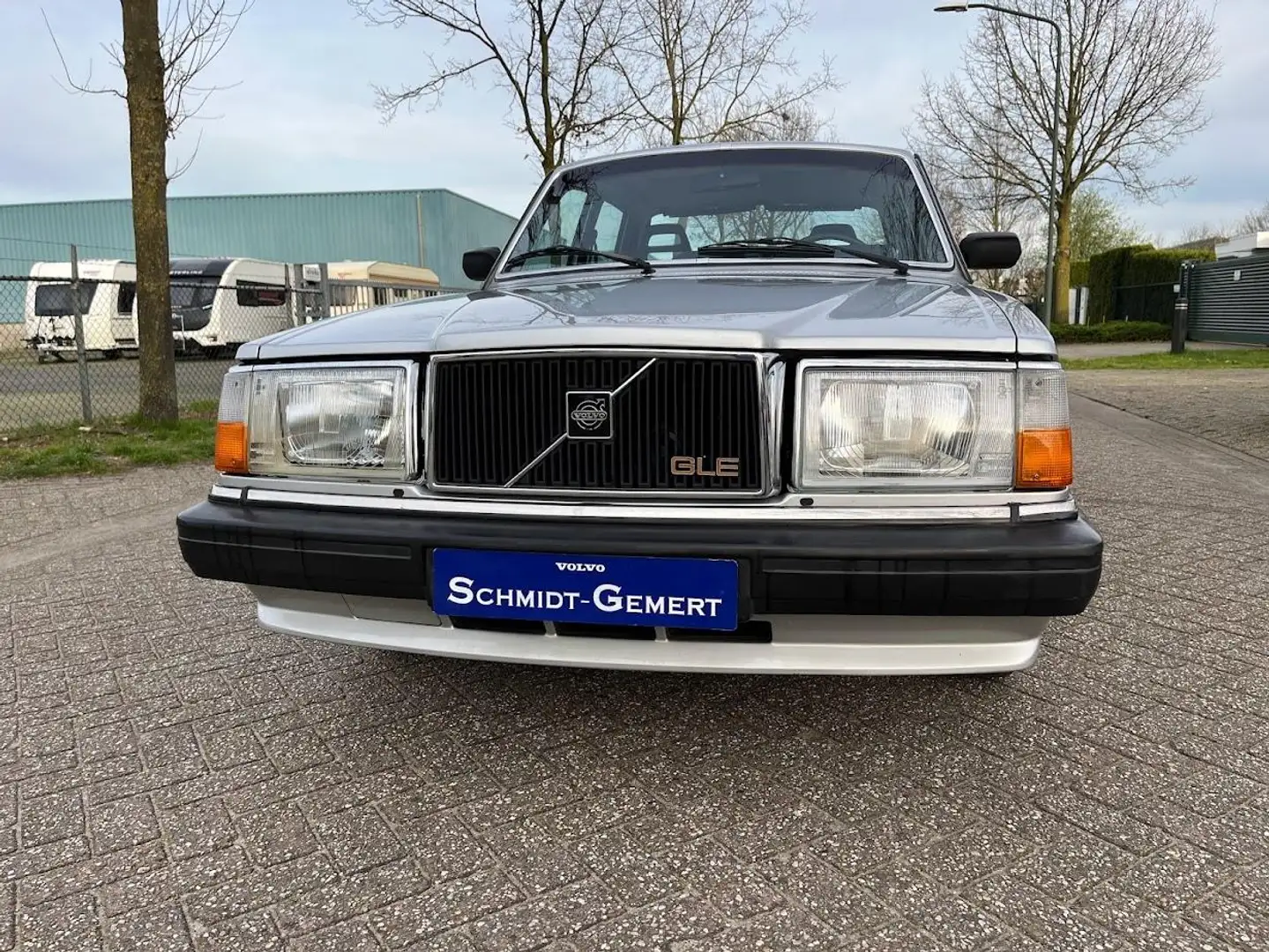 Volvo 240 2.3 GLE sedan 1983 met slechts 110.241 km! Argintiu - 2