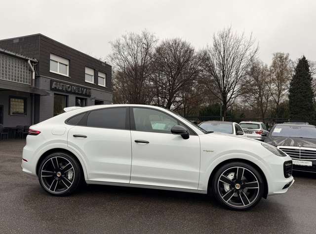 Imagine Porsche Cayenne Coupe E-Hybr SportDesign Inno/HUD/Chrono
