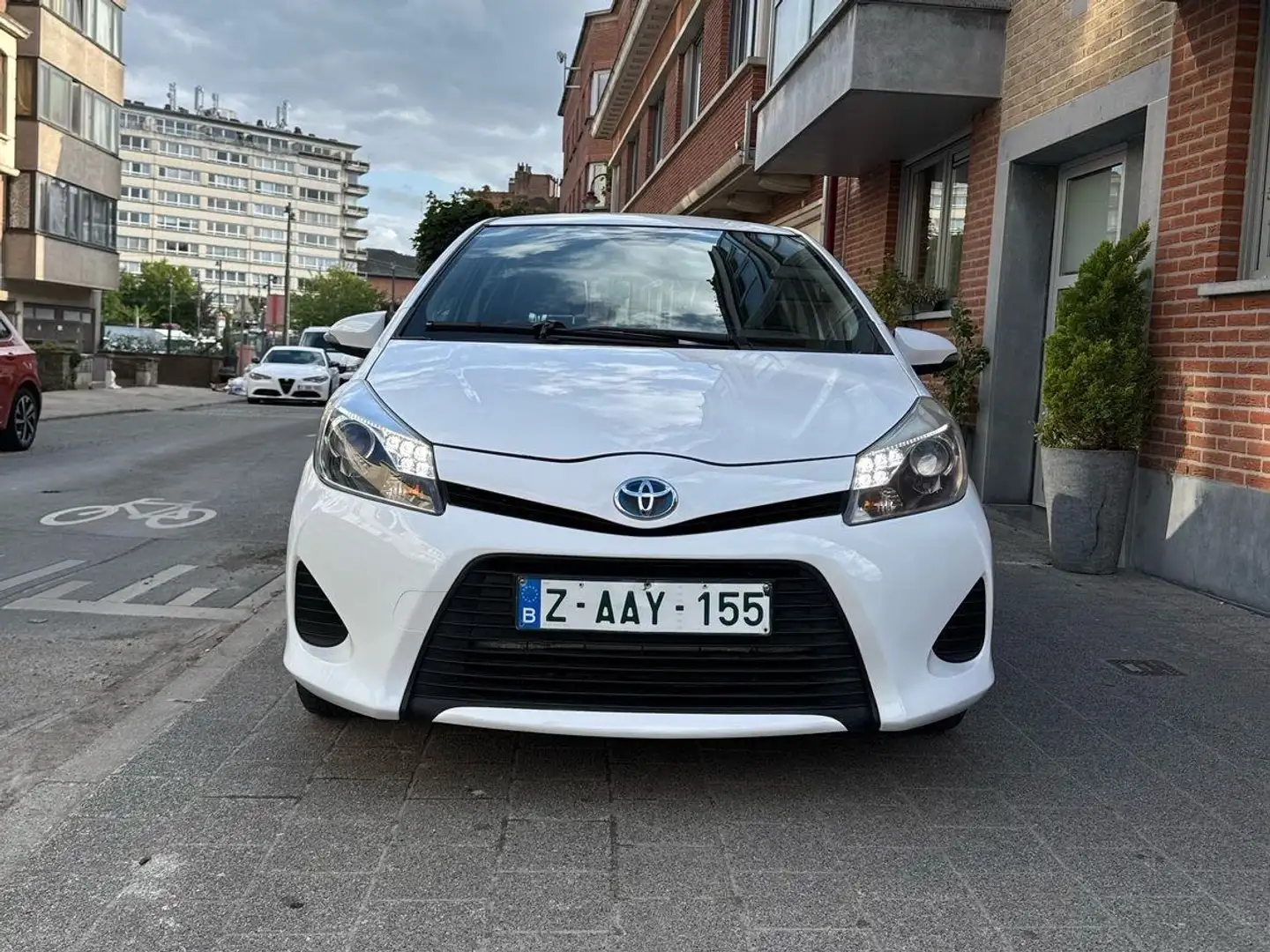Toyota Yaris Yaris 1.5vvti hybride super clean Blanc - 1