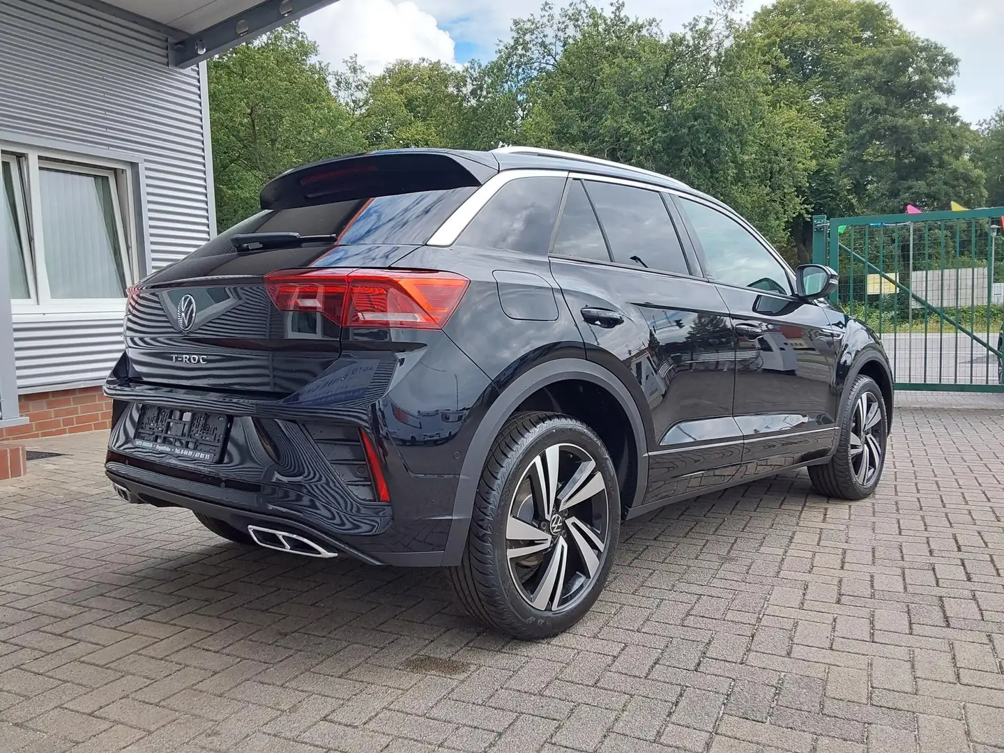Volkswagen T-Roc 1.5 TSI DSG R-Line ACC/APP/LED/SHZ/PDC/KAM 110 ... Schwarz - 2