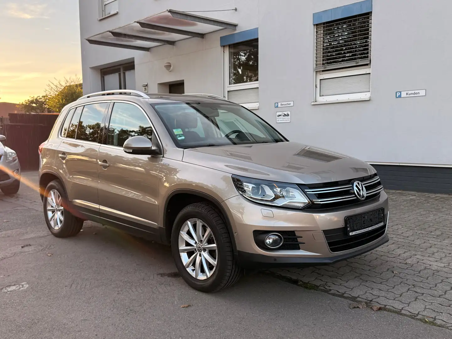 Volkswagen Tiguan Lounge Sport&Style 4Motion*KEYLESS*KAMERA*AHK*NAVI Beige - 1