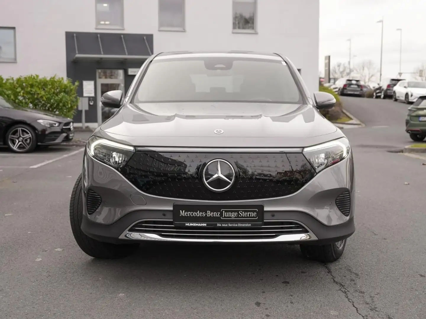 Mercedes-Benz EQB 300 4M Progressive MBUXNavi-Prem. Kamera Grau - 2