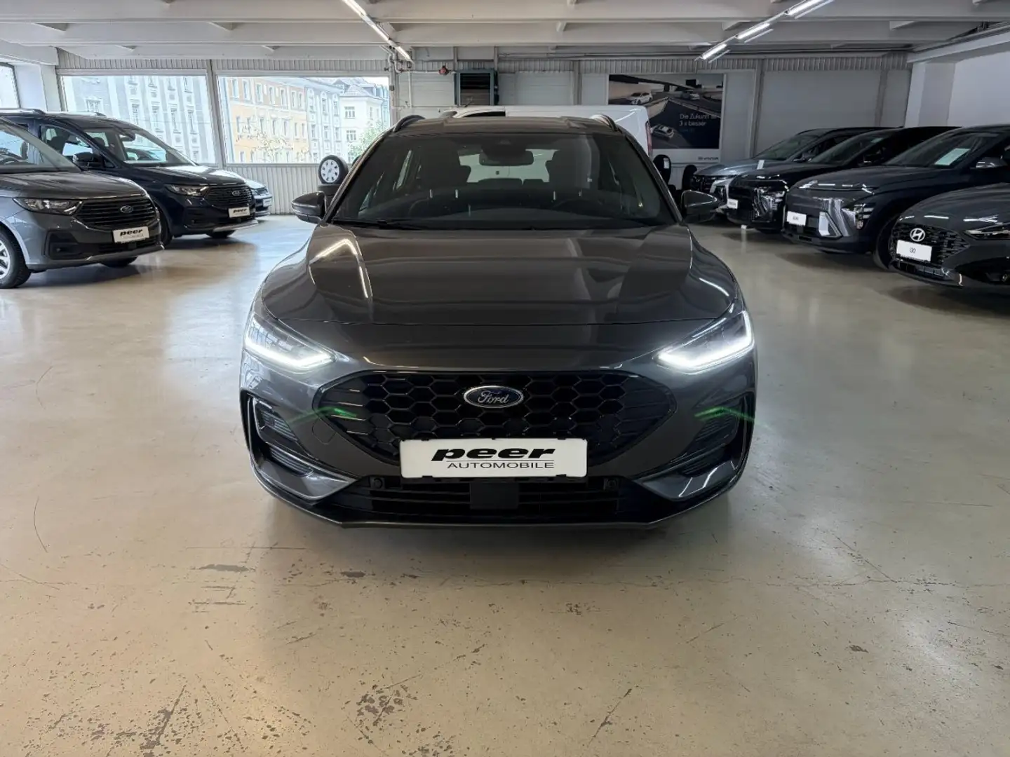 Ford Focus Focus Turnier 1,0 EcoBoost Hybrid ST-Line 125PS M6 Grau - 2