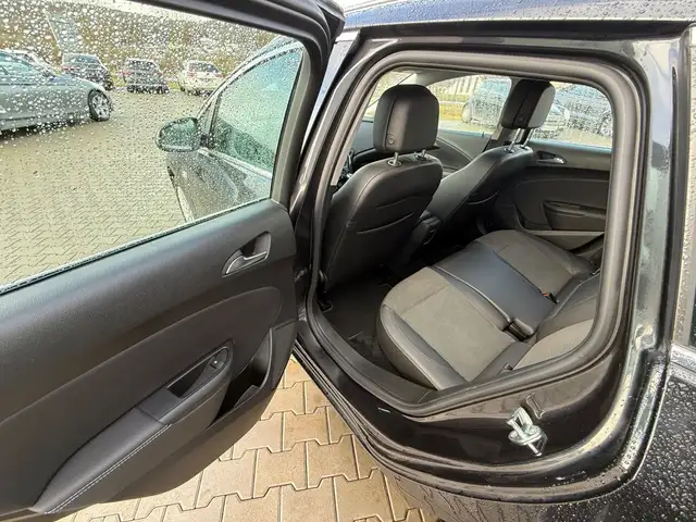 Opel Astra view 8