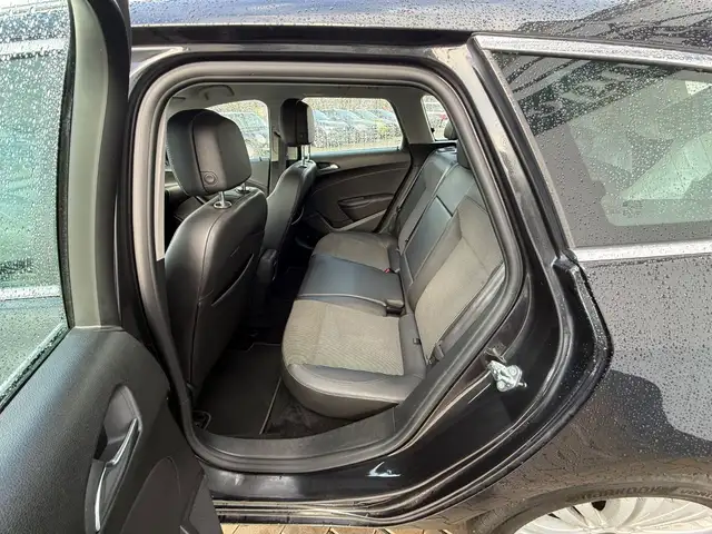 Opel Astra view 9