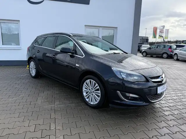Opel Astra view 4