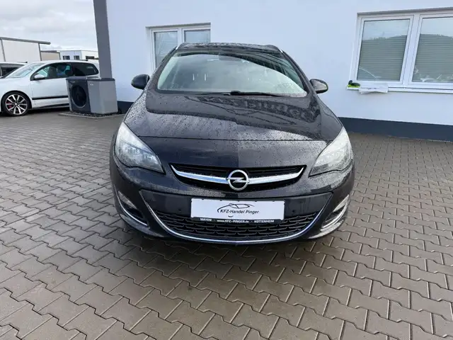 Opel Astra view 3