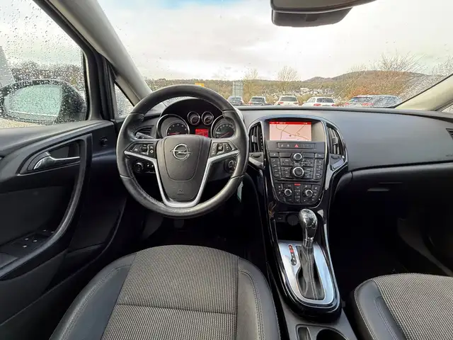 Opel Astra view 12