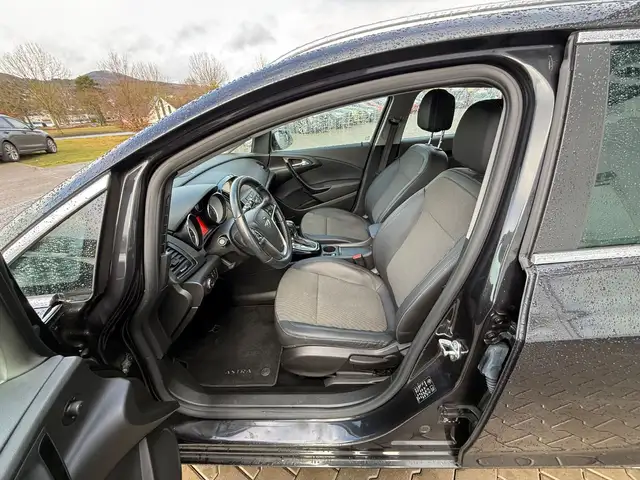 Opel Astra view 6