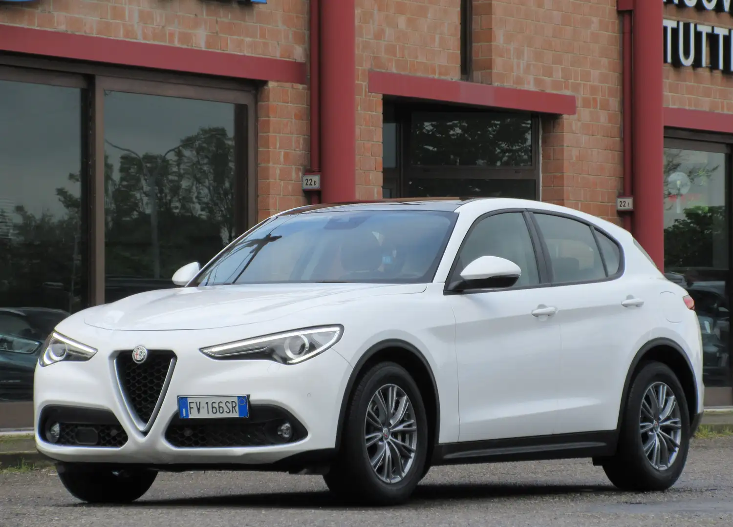 Alfa Romeo Stelvio 2.2 Turbodiesel 190 CV AT8 RWD Executive Biały - 1