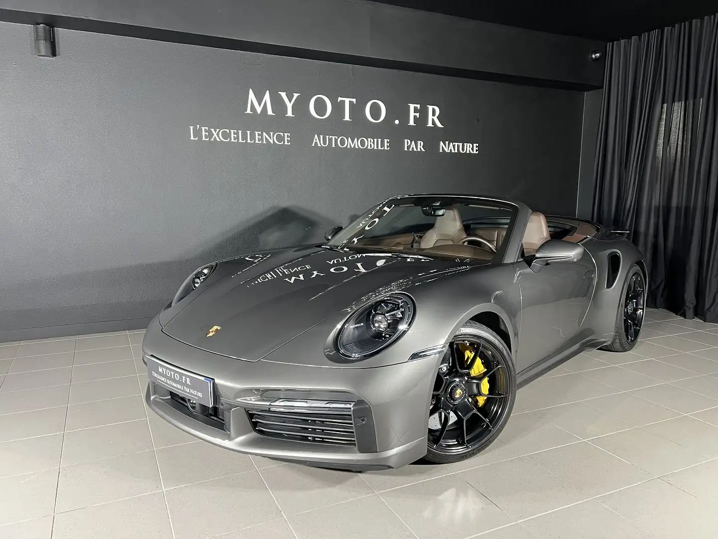 Porsche 911 (992) 3.7 650CH TURBO S PDK Grau - 2