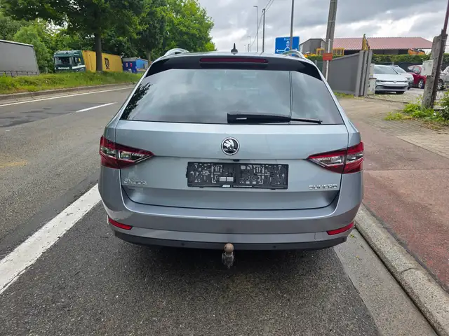 Skoda Superb view 6