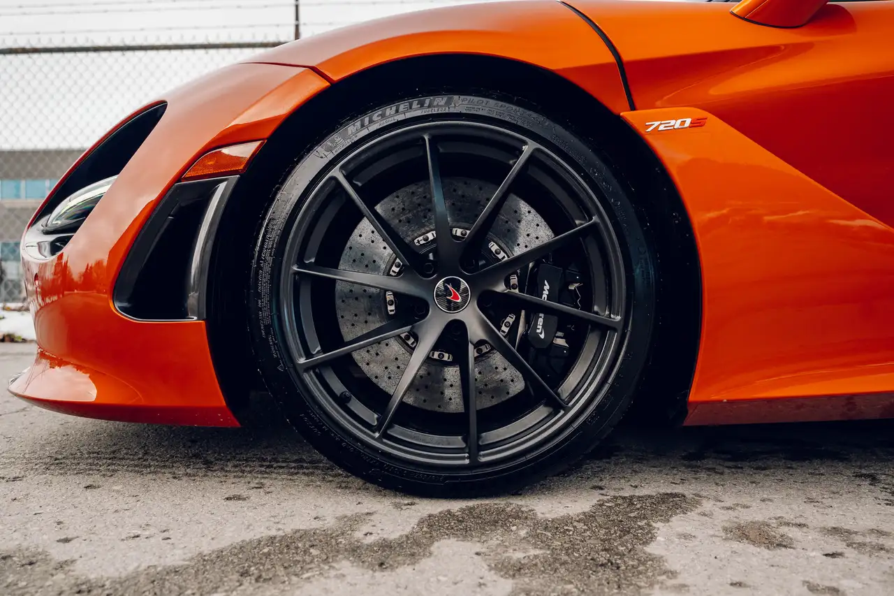 McLaren 720S снимка McLaren 720S