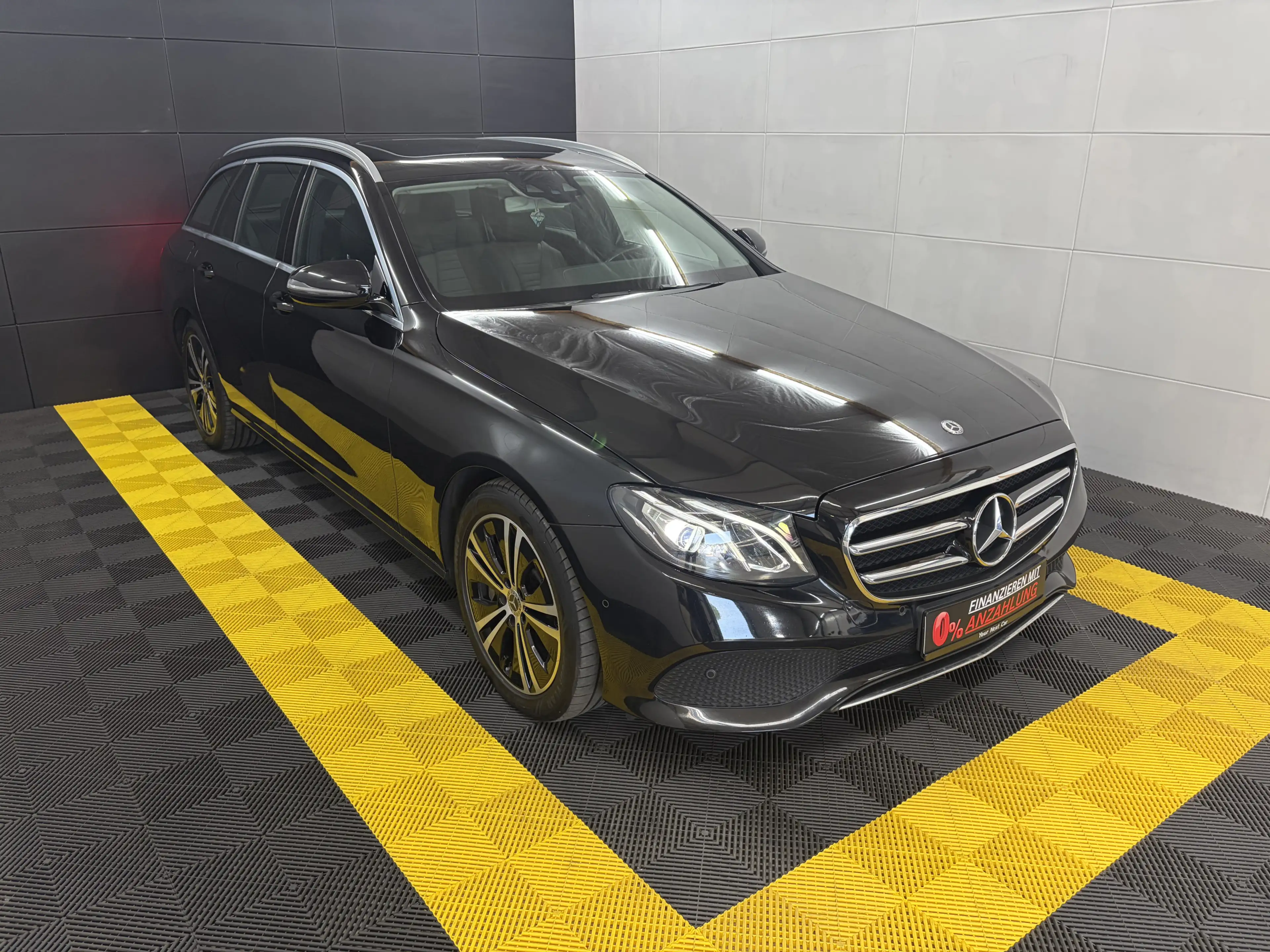 Mercedes-Benz E 400 d 4M+Pano+HUD+LED+Kamera+Leder+Ambiente — photo 3