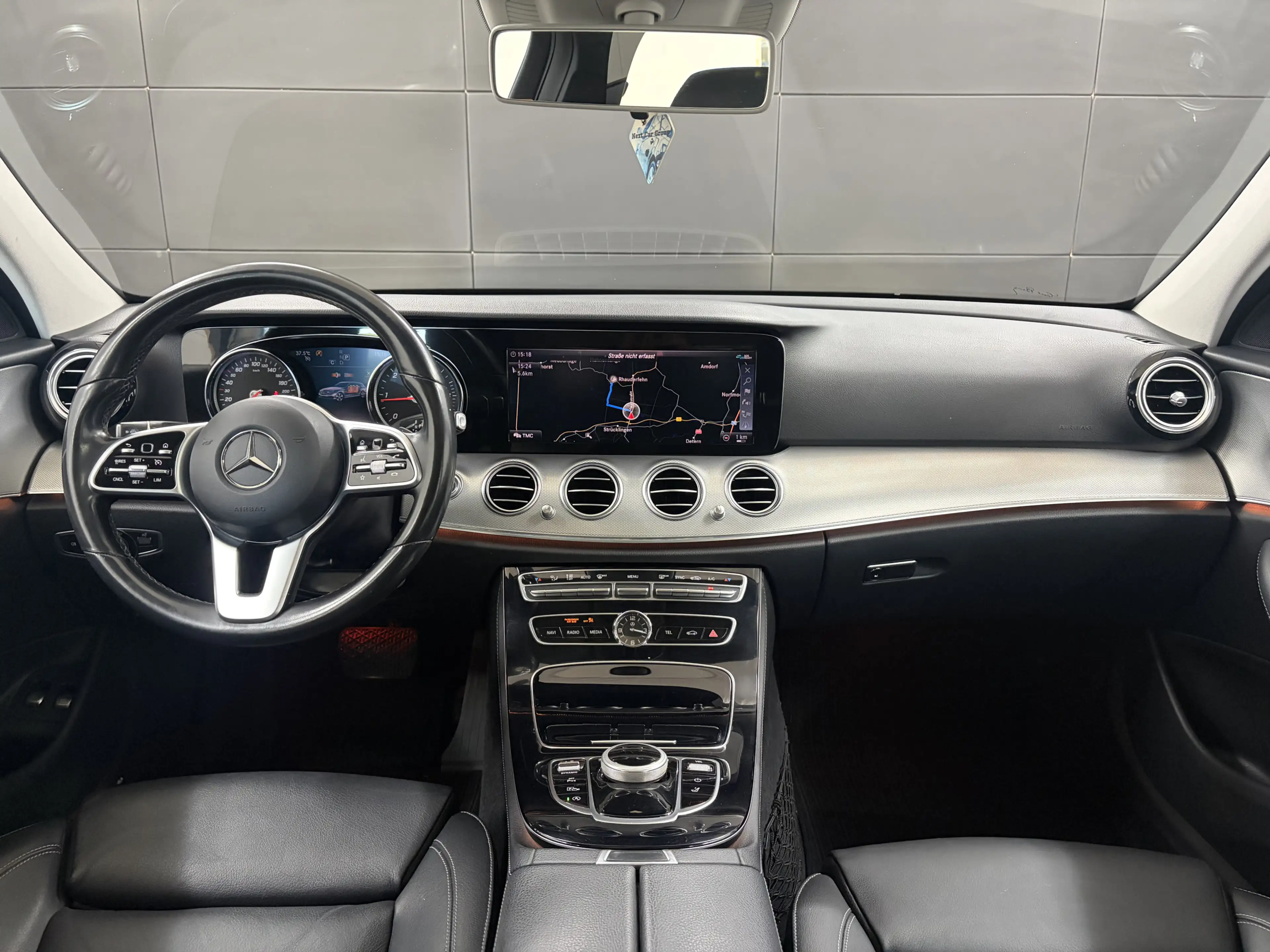 Mercedes-Benz E 400 d 4M+Pano+HUD+LED+Kamera+Leder+Ambiente — photo 9