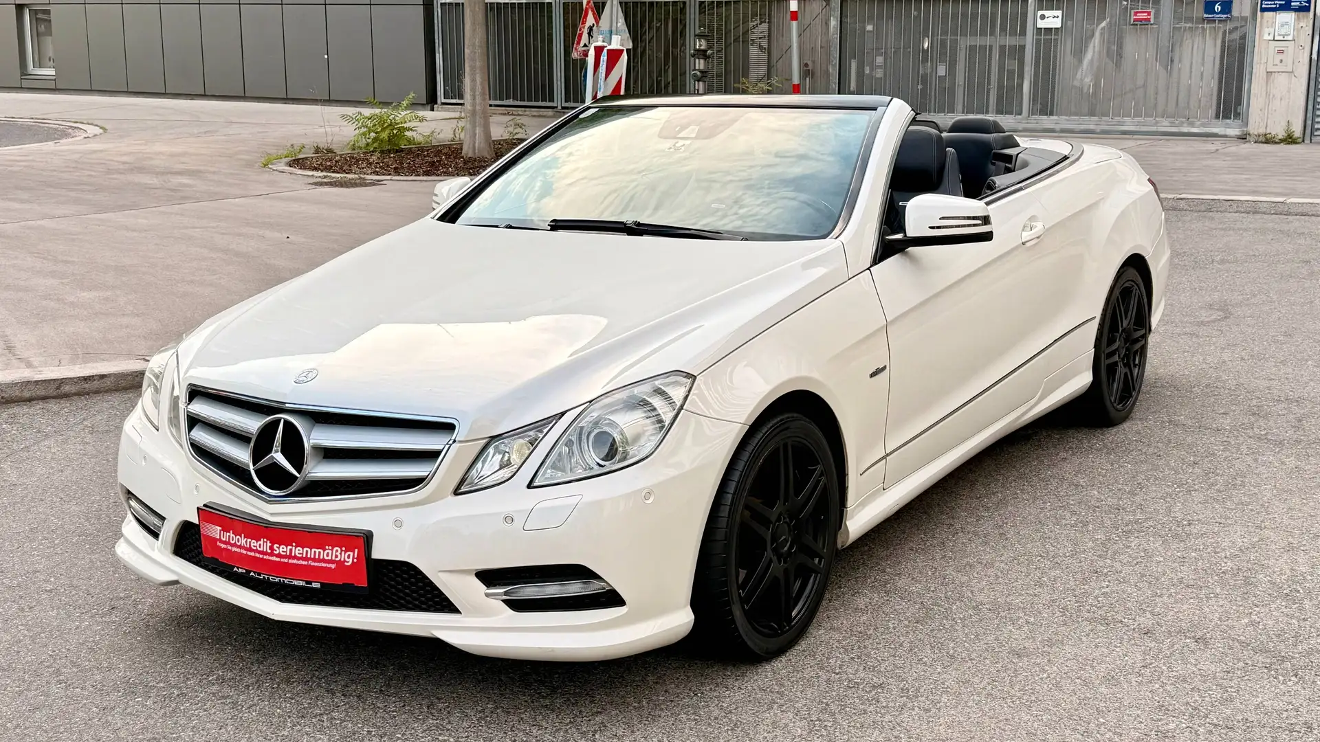 Mercedes-Benz E 220 E 220 CDI AMG-Line BlueEfficiency Automatik Weiß - 1