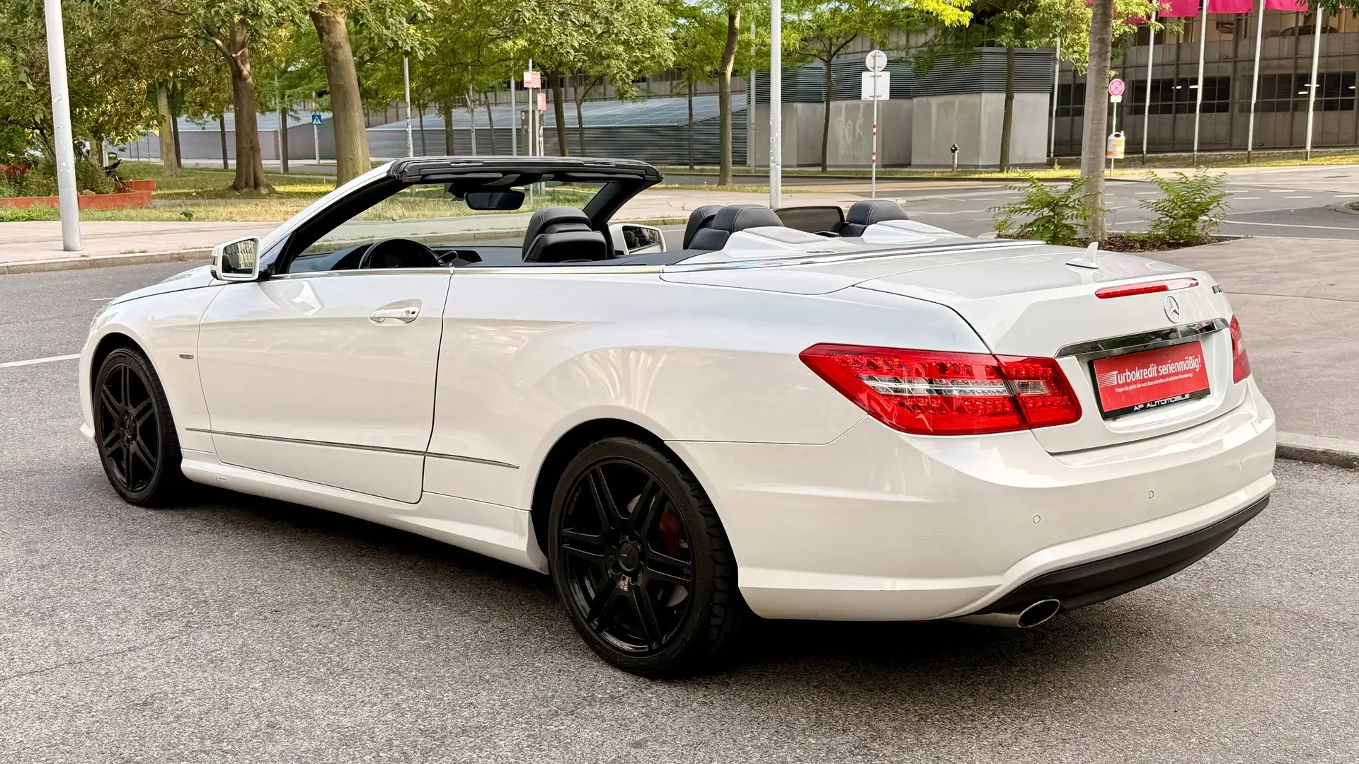 Mercedes-Benz E 220 E 220 CDI AMG-Line BlueEfficiency Automatik Weiß - 2