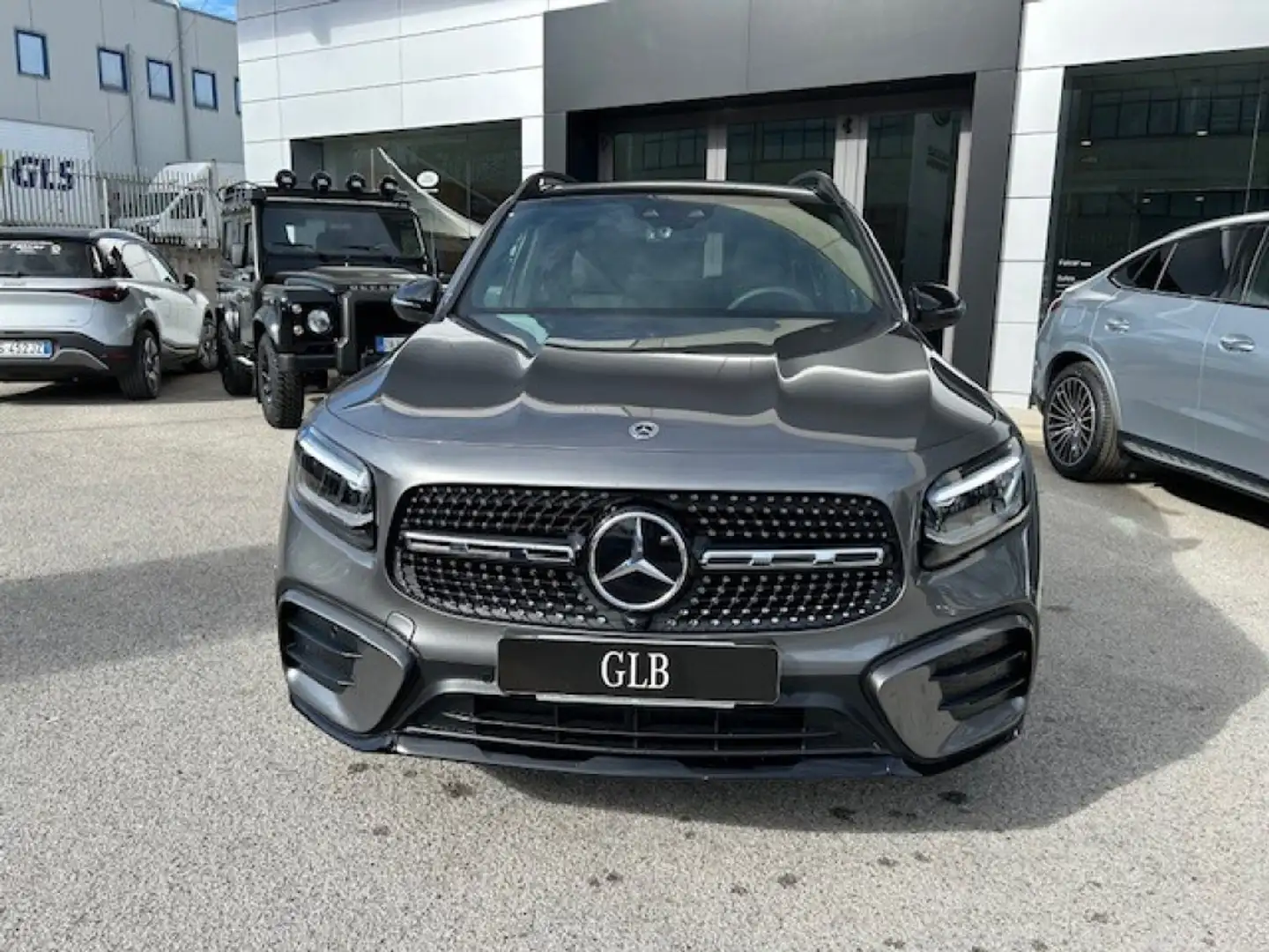 Mercedes-Benz GLB 200 d Automatic AMG Line Premium Grau - 2