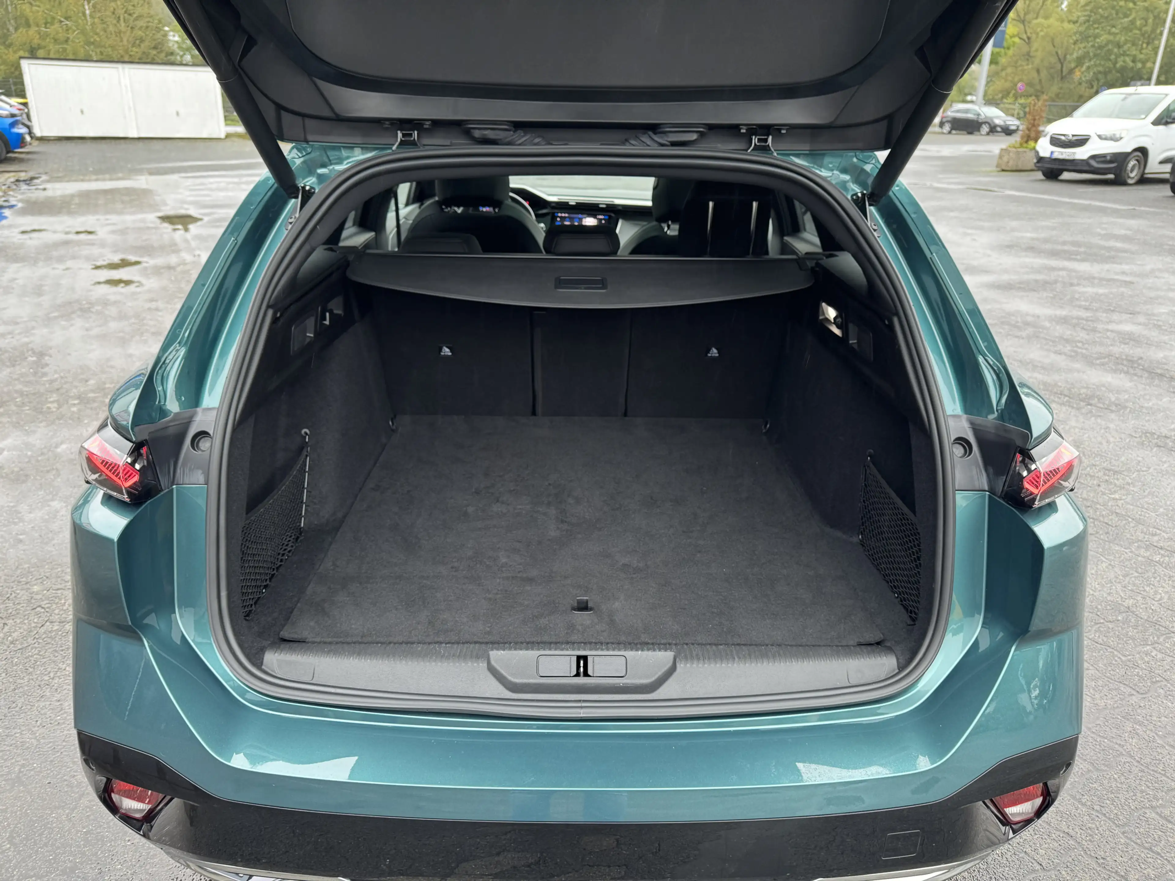 Peugeot 308 GT Pack Plug-in Hybrid 180PS | Schiebedach | Anhängerkupplung abnehmbar | Navigation — photo 10