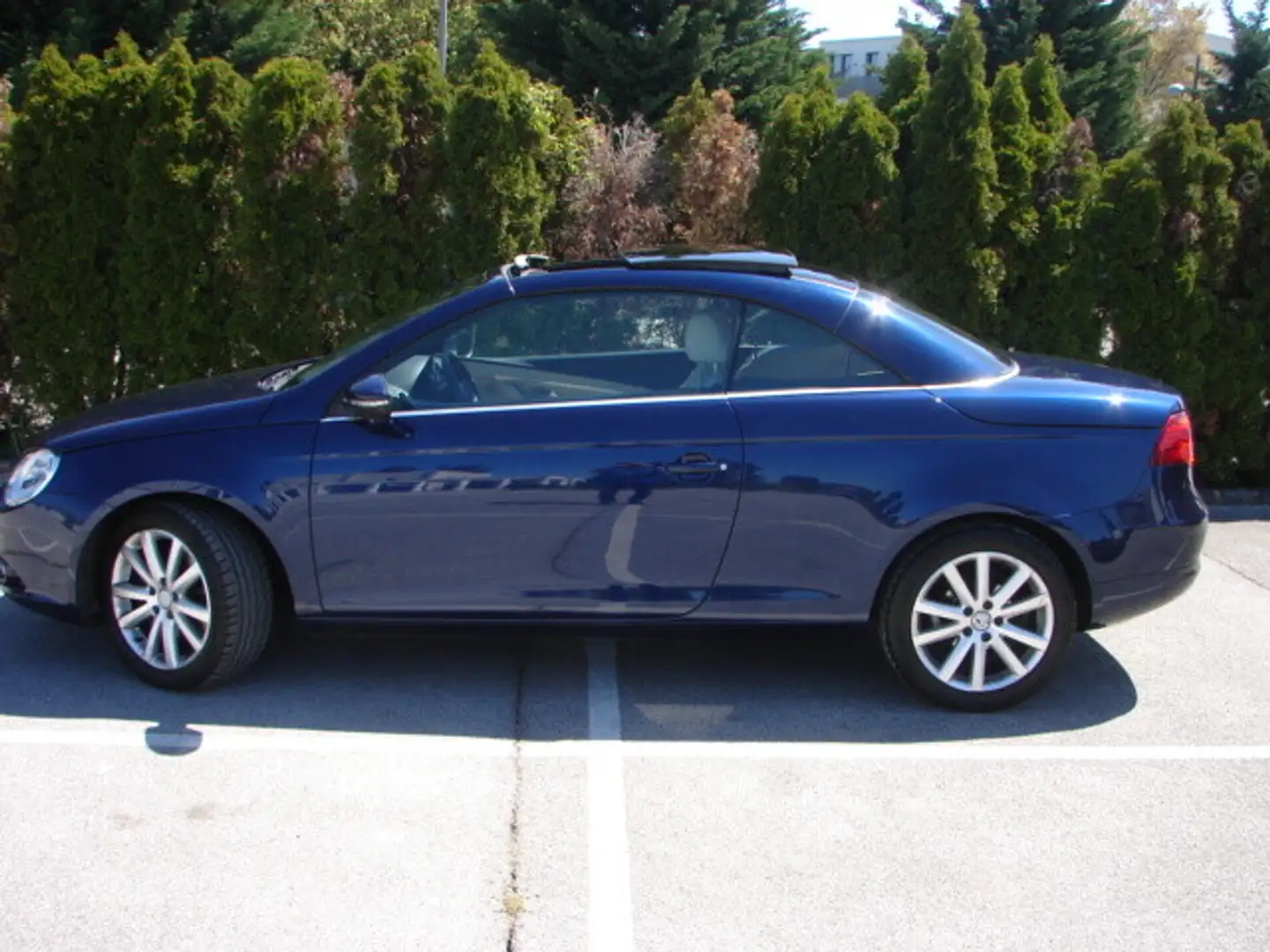 Volkswagen Eos 2,0 TDI DPF DSG Blau - 2