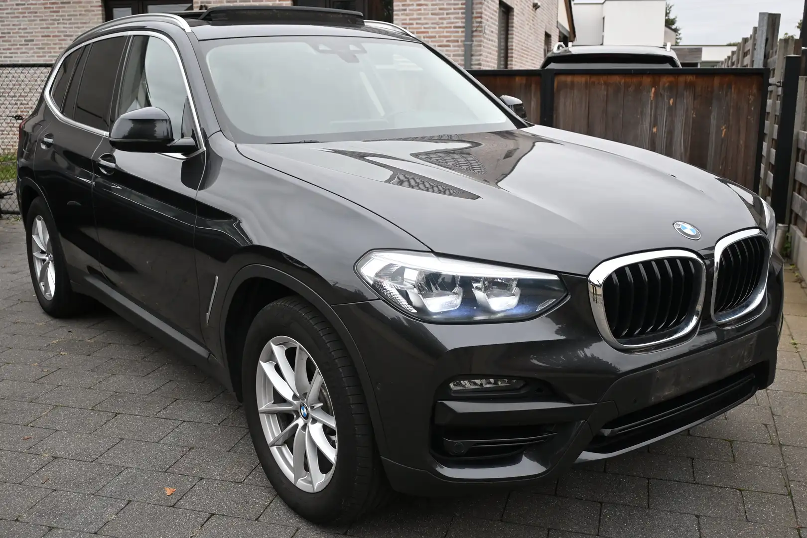 BMW X3 2.0dA sDrive18d PANORAMA Camera Mild Hybride FULL Grijs - 1