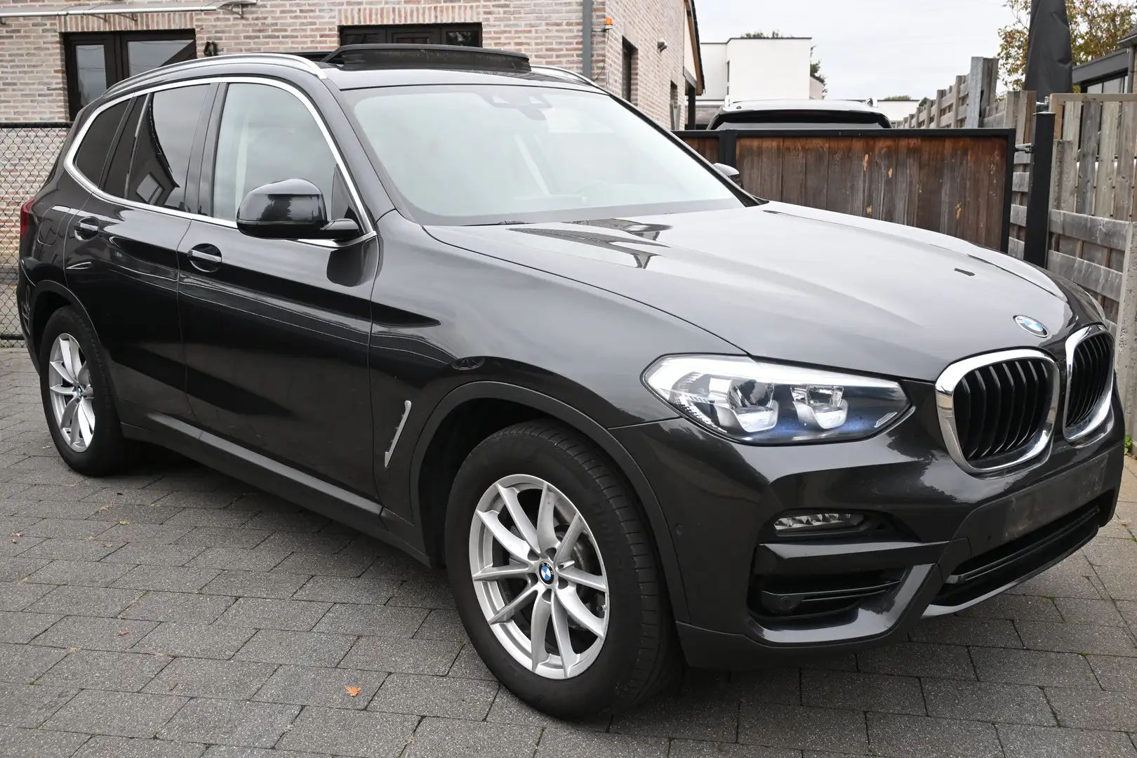 BMW X3 2.0dA sDrive18d PANORAMA Camera Mild Hybride FULL Grijs - 2