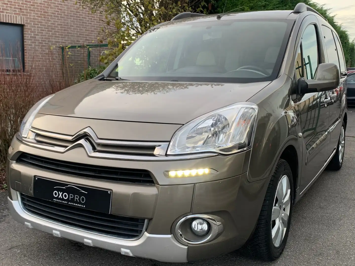 Citroen Berlingo 1.6 HDI 92CV / Multispace / Airco / Cruise / PDC / Beige - 2