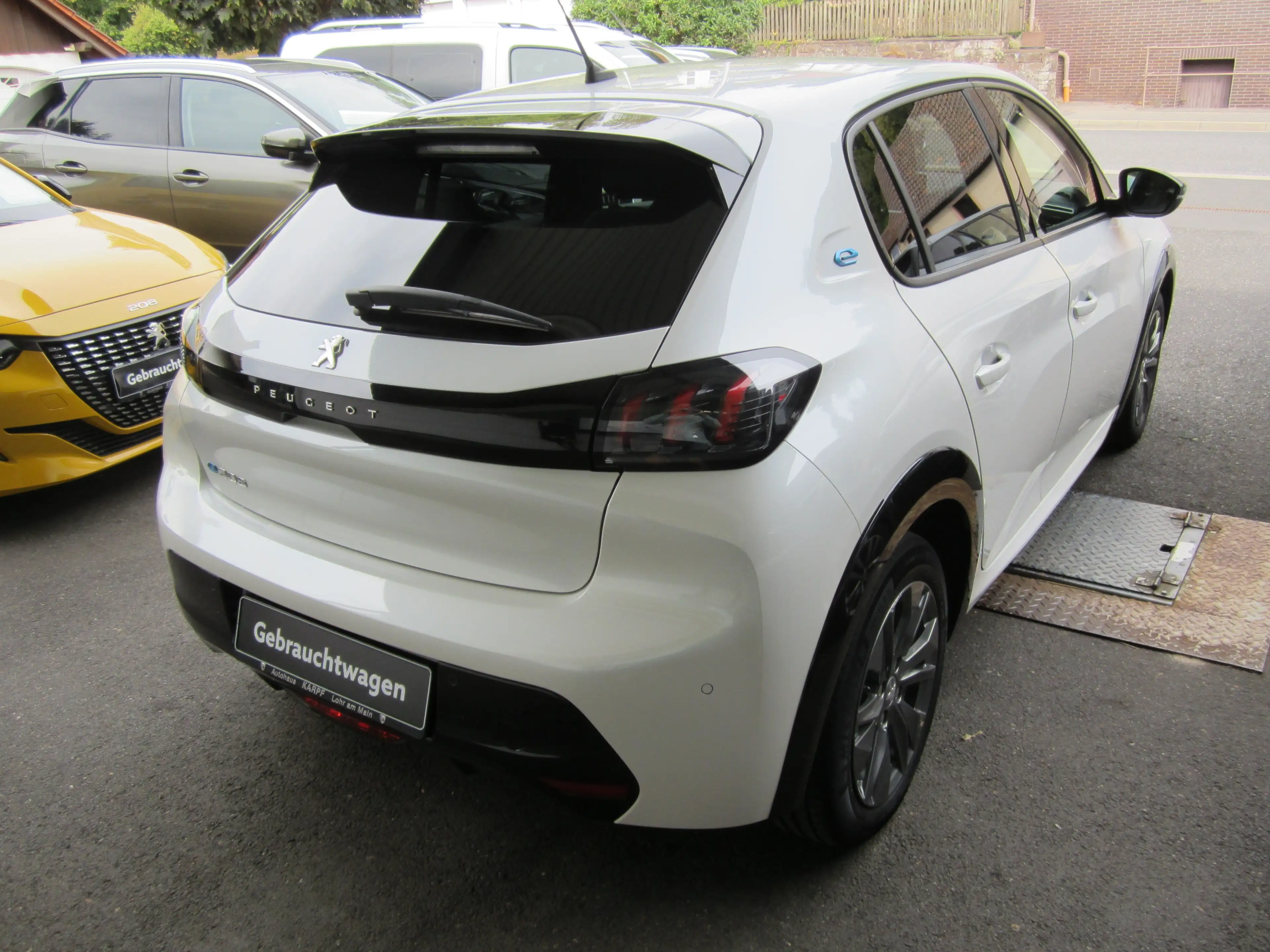 Peugeot e-208 Allure Pack Elektromotor 136 — photo 5