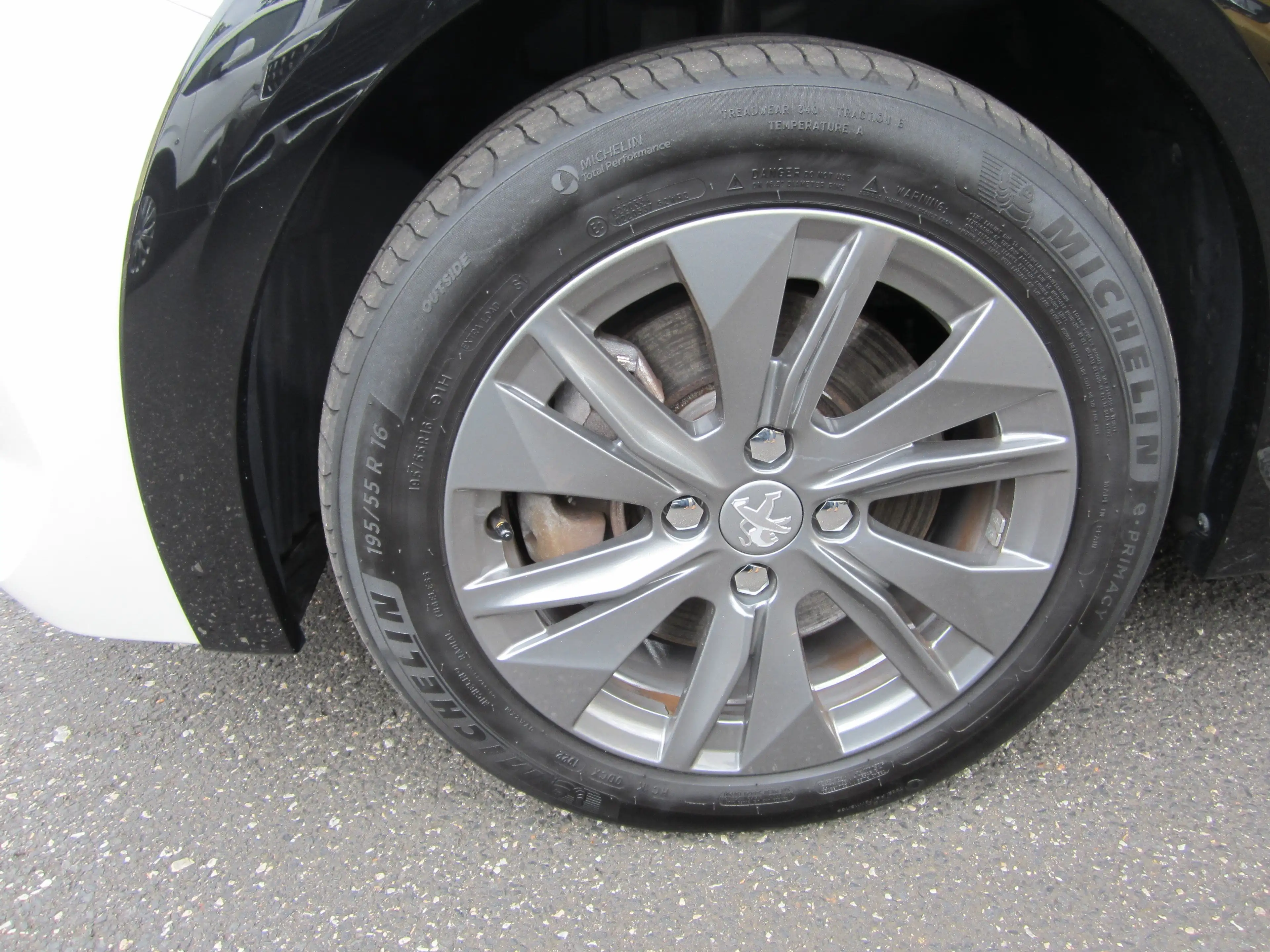 Peugeot e-208 Allure Pack Elektromotor 136 — photo 8