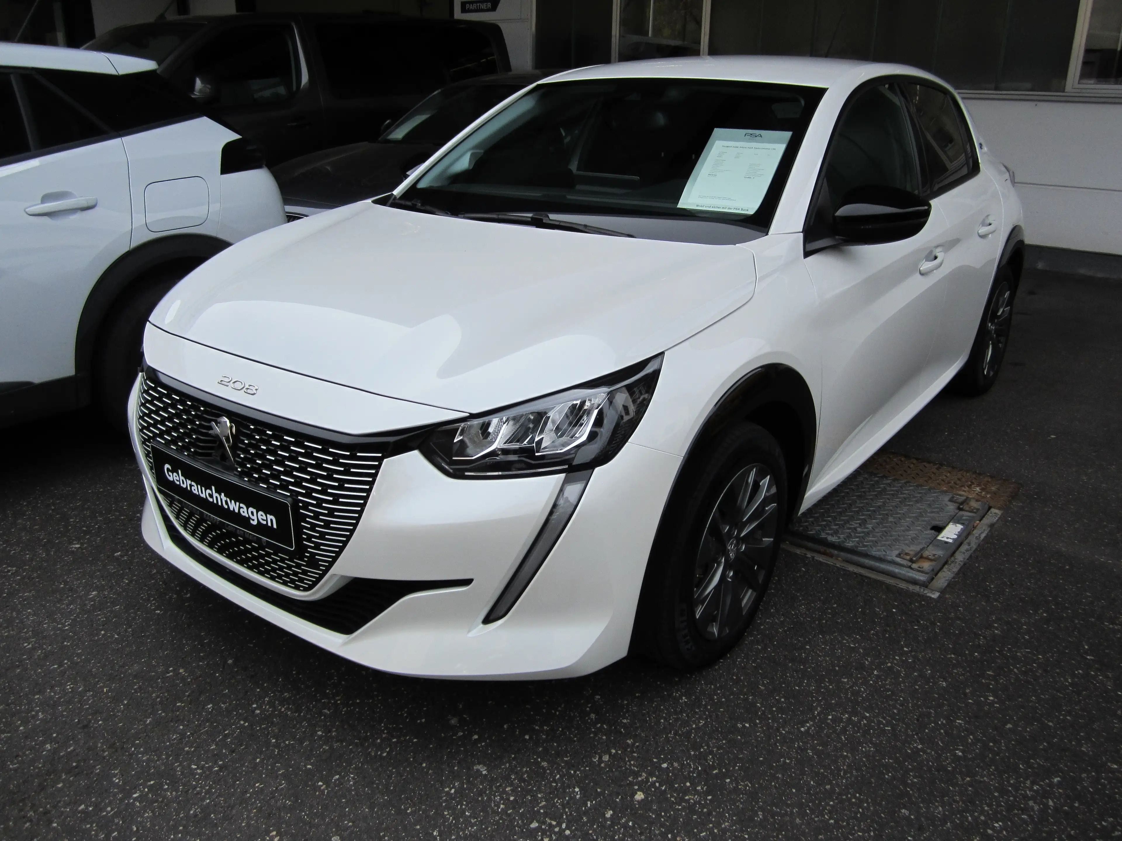 Peugeot e-208 Allure Pack Elektromotor 136