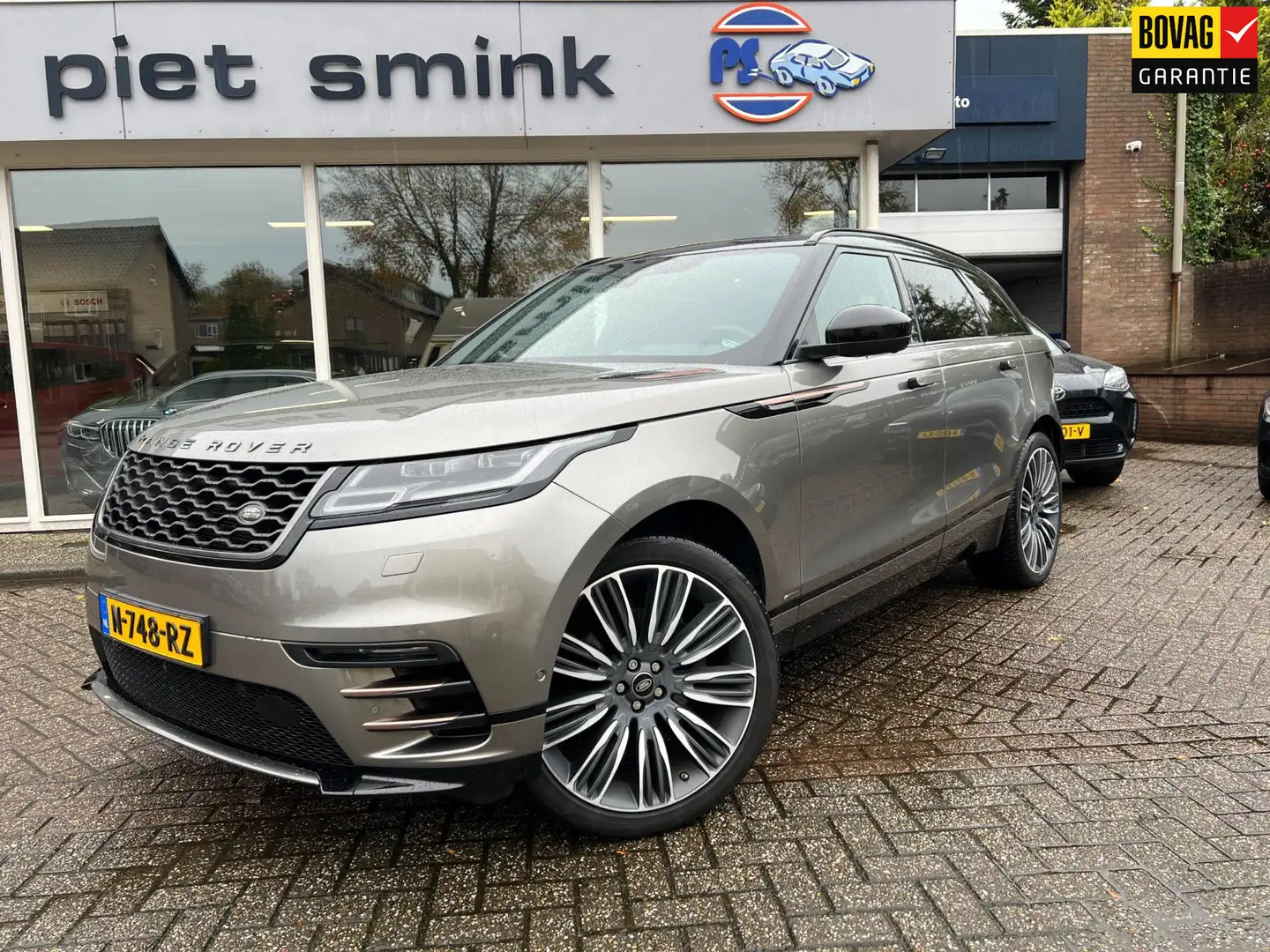 Land Rover Range Rover Velar 3.0 V6 SC AWD R-Dynamic HSE Grijs - 1