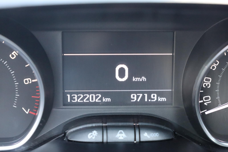 Peugeot 2008 1.2 PureTech Allure Pack Premium Plus NAVI CRUISE — photo 21