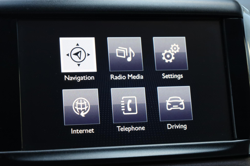 Peugeot 2008 1.2 PureTech Allure Pack Premium Plus NAVI CRUISE — photo 15