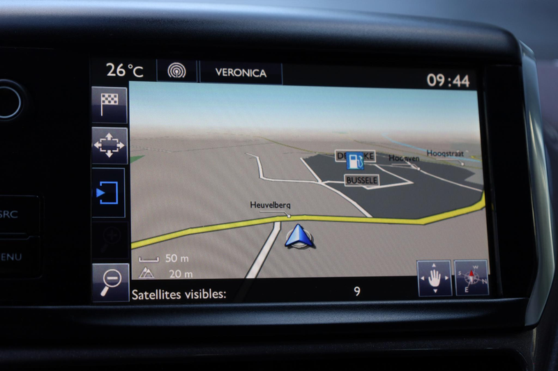 Peugeot 2008 1.2 PureTech Allure Pack Premium Plus NAVI CRUISE — photo 9